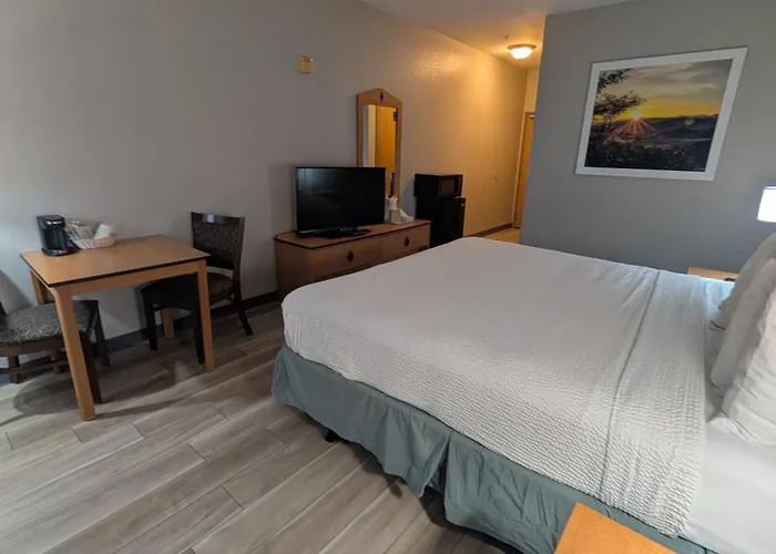 Days Inn & Suites By Wyndham Castle Rock
