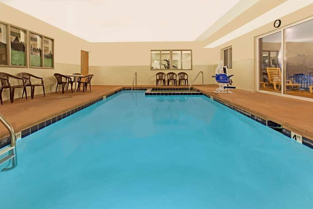 Days & By Wyndham Hotel Castle Rock